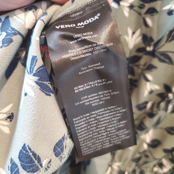 Vero Moda Viola Green Floral Print Blouse with Buttons (Small) - Picture 11 of 11